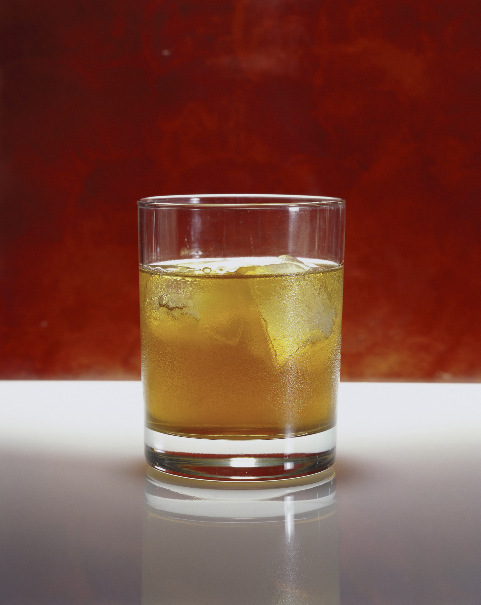 Coctel whisky con té de hierbas y miel - Mejor receta | Recetas DIA