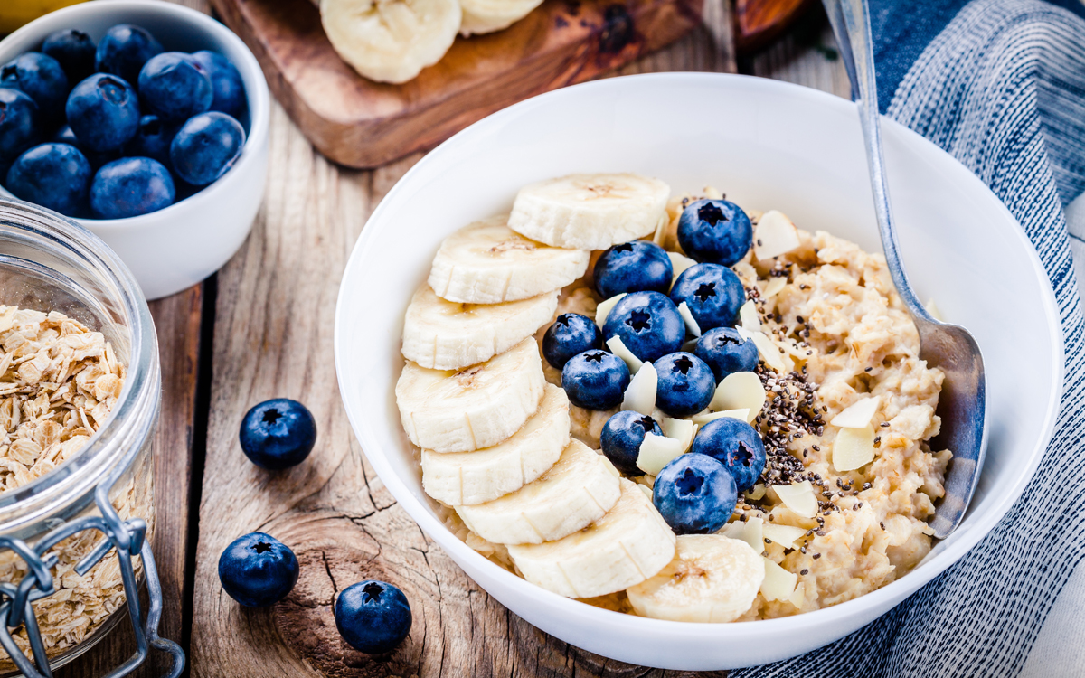 Desayuno saludable de avena y fruta | Recetas DIA