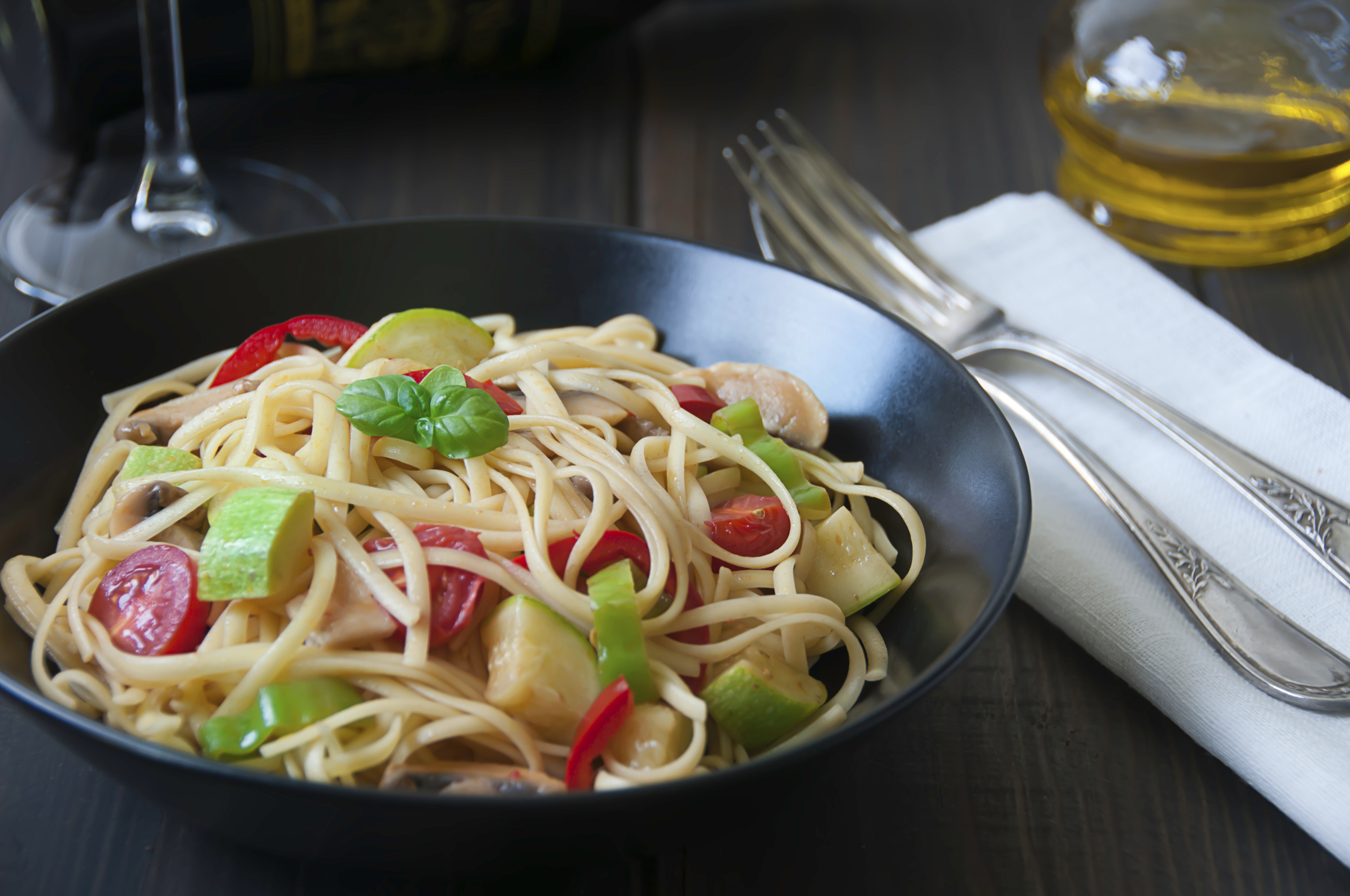 Espaguetis con verduras y piñones a mi manera | Recetas DIA