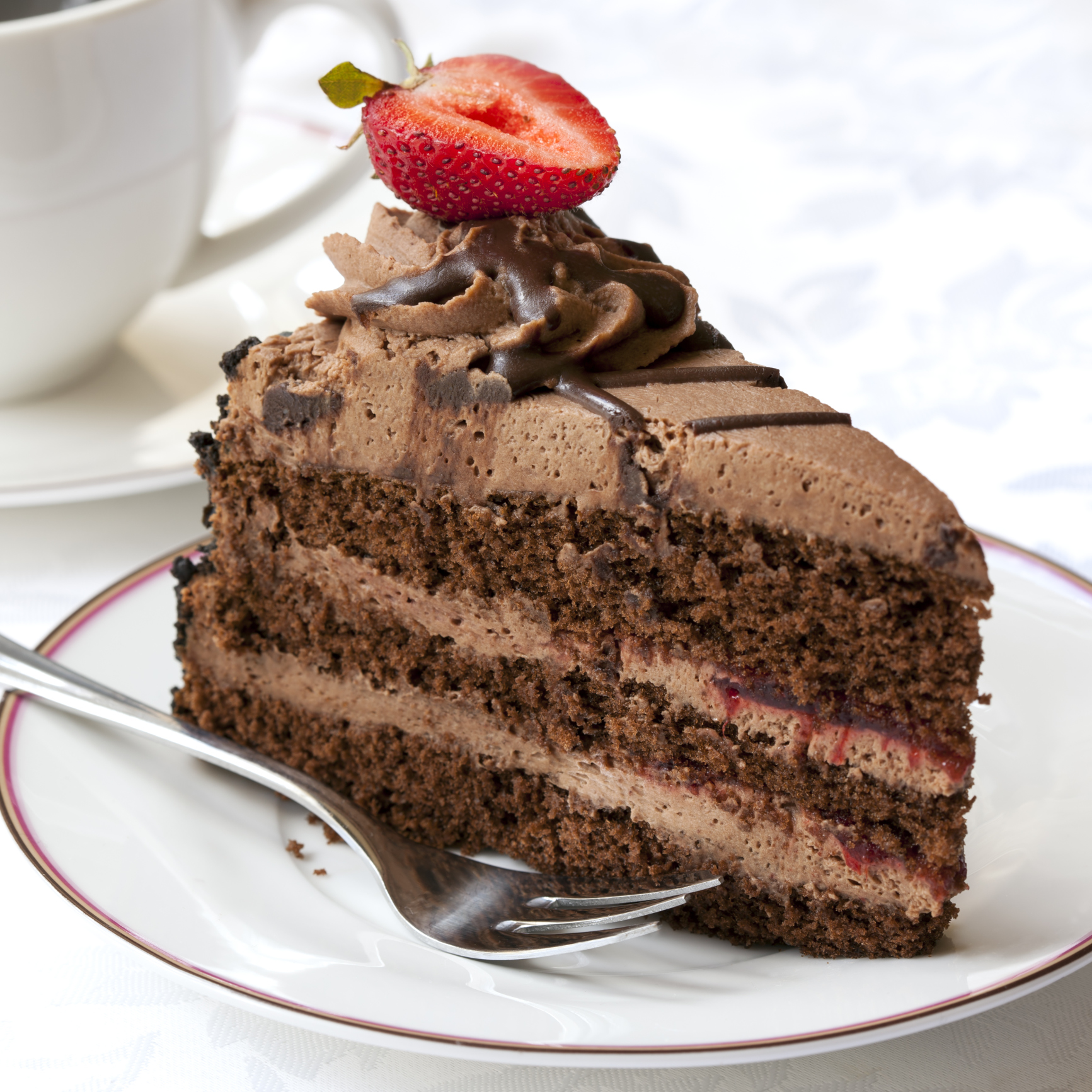 Tarta de chocolate rellena de crema de chocolate | Recetas DIA